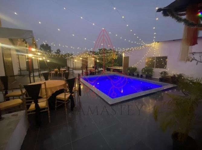 Luxury Farmhouse In Chhatarpur With Pool Нью-Делі Екстер'єр фото